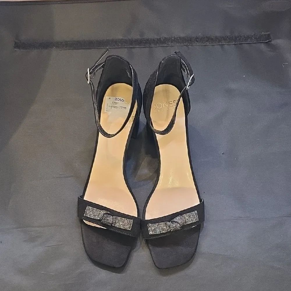 BRAND NEW JONES NEW YORK ANKLE STRAP HEEL with SPARKLE BOW SANDAL